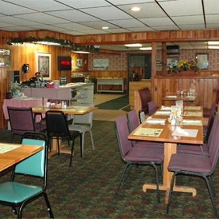 Zellar'S Village Inn Newberry Екстер'єр фото
