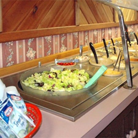 Zellar'S Village Inn Newberry Екстер'єр фото