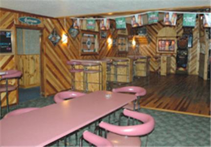 Zellar'S Village Inn Newberry Екстер'єр фото