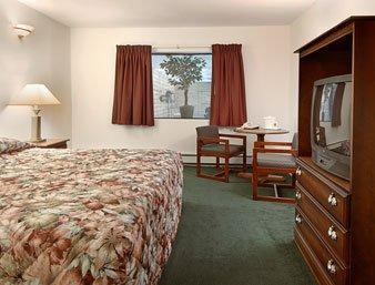 Zellar'S Village Inn Newberry Екстер'єр фото