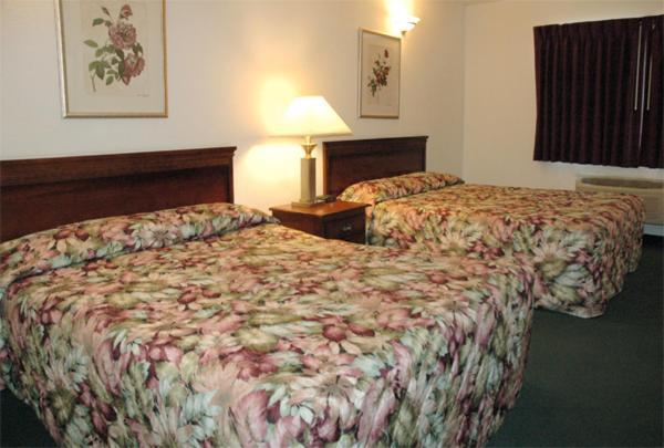 Zellar'S Village Inn Newberry Номер фото