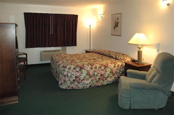 Zellar'S Village Inn Newberry Номер фото