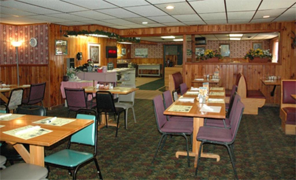 Zellar'S Village Inn Newberry Екстер'єр фото