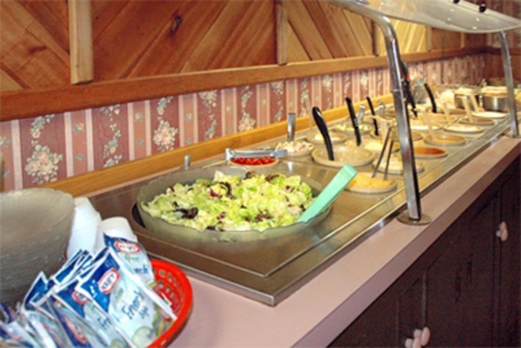 Zellar'S Village Inn Newberry Екстер'єр фото